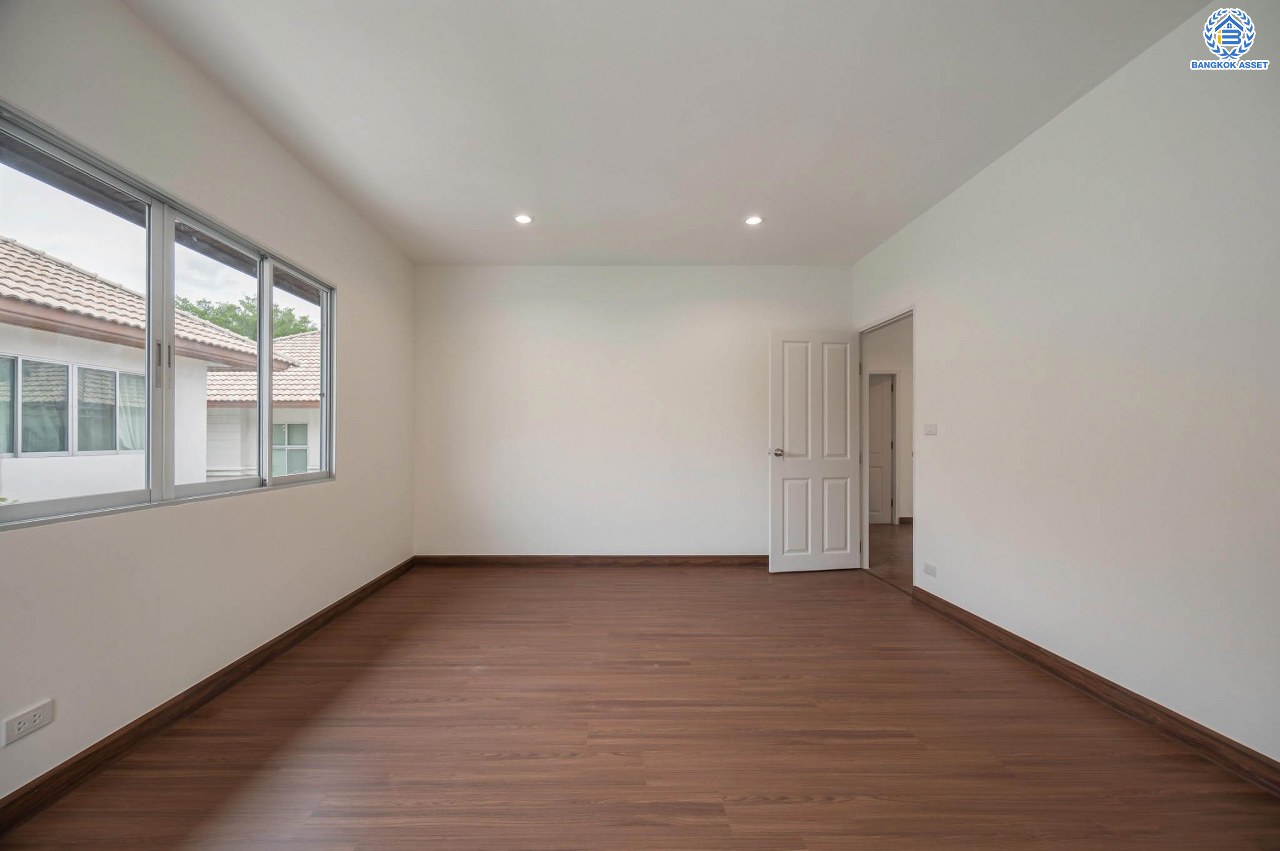 บ้านมือสองตกแต่งใหม่ โครงการ ศุภาลัยพาร์ควิลล์2 พหลโยธิน48 เนื้อที่ 71.6 ตร.ว. ฟังก์ชัน 3 ห้องนอน 4 ห้องน้ำ 1 ห้องแม่บ้าน จอดรถได้ 2 คัน บนทำเลเดินทางสะดวกเชื่อมต่อถนนสายไหม, ถนนลำลูกกา, ถนนพหลโยธิน ใกล้รถไฟฟ้าสายสีเขียว "สถานีสายหยุด" และทางด่วน "ฉลองรัช"